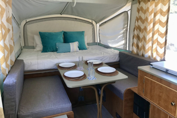 Cozy Pop Up Trailer - Sleeps up to 6 people - We deliver and set up!