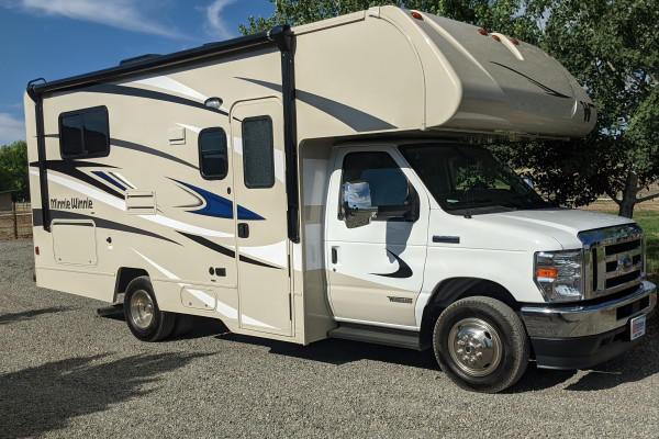 24' Winnebago Minnie Winnie