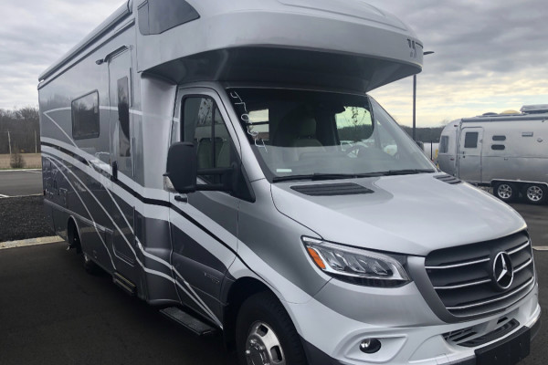 OWL - On Wheel Luxury - Mercedes Winnebago