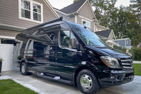 Easy to Drive, Mercedes Safety, 7 Seatbelts, Great Fuel Economy, King Bed!