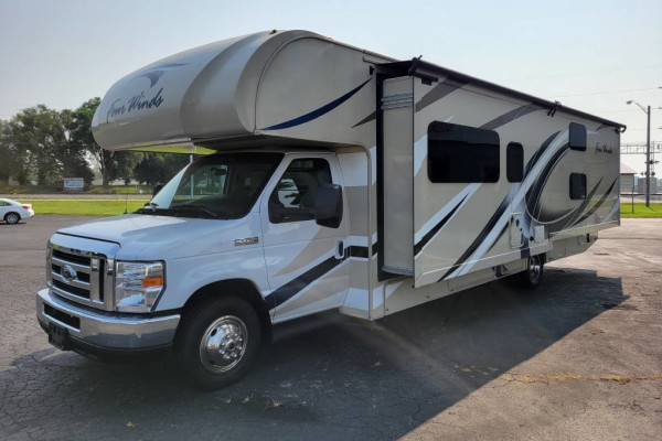 2018 Thor Motor Coach Four Winds. Very Spacious and Fun!