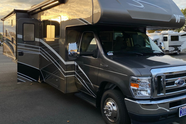 2021 Winnebago Minnie Winnie Bunkhouse