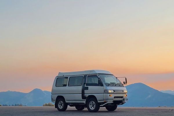 *ESCAPOD* is a 1994 Mitsubishi Delica Star Wagon w. Reimo Pop Top