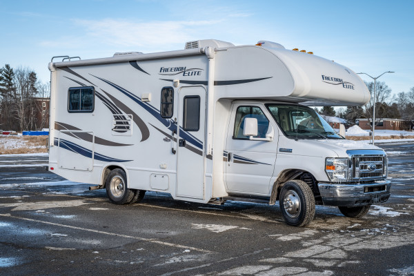 2015 Thor Freedom Elite RV | Clean & Easy Pick Up