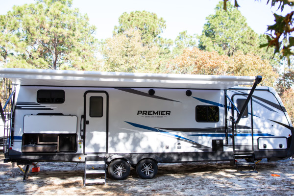 2022 Keystone Premier Ultra Lite/Lexington SC RV Rentals