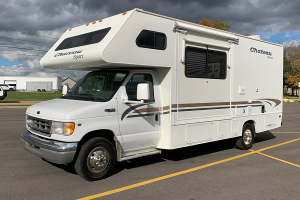 Chateau on the go!  2001 Thor Motor Coach Chateau Sport.  Short & Sweet!