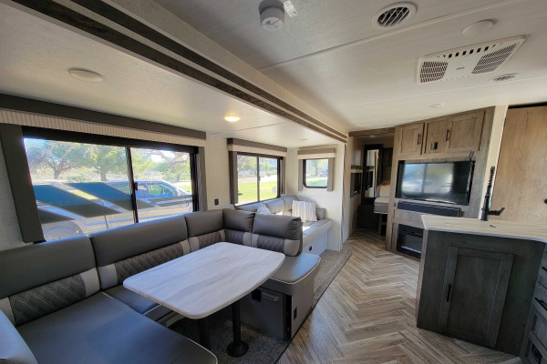 Perfect for the family! Sleeps 7+ *Easy to tow with Half-ton vehicle*