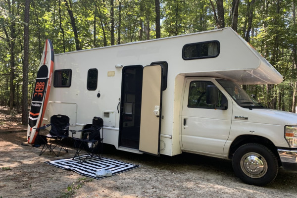 Adventure-Us, Home Away From Home,  2017 Thor Majestic, Bring Fido!