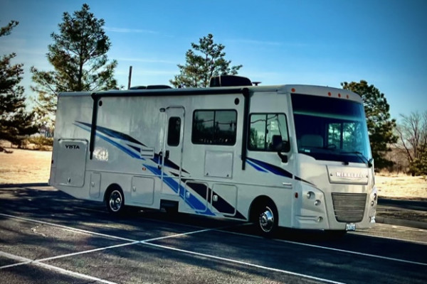 2019 Winnebago Vista - KING bedroom, Bunk Beds, Queen Loft, Sleeps 10