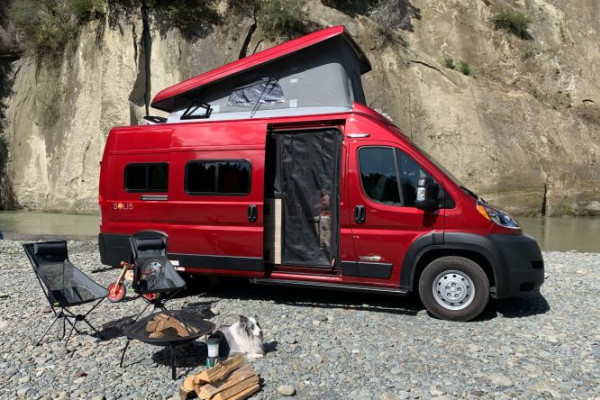 2022 Winnebago Solis 59P