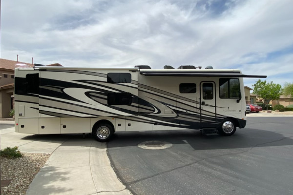 2017 HR Vacationer 36' Bunkhouse 2 baths! FREE delivery to Lake Pleasant