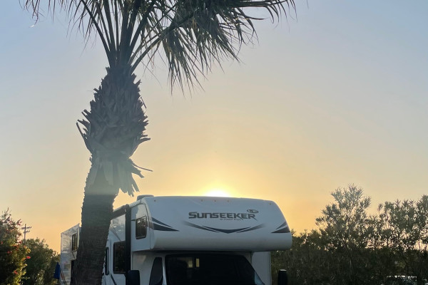 2019 32' Sunseeker-Safe, modern, comfortable, kid-friendly! Bunkhouse!