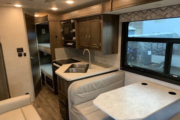 2021 Jayco Redhawk, 31 feet, Sleeps 9 comfortably, Ready to go!