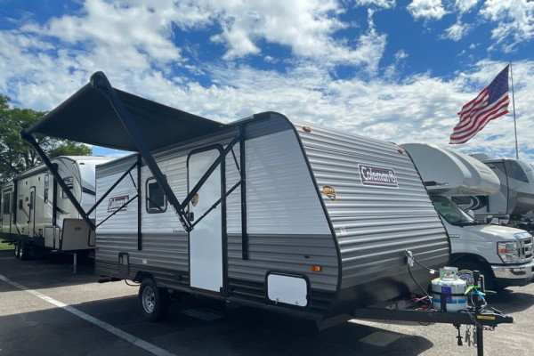 Rhodes Camper Rental Coleman Lantern 17 B