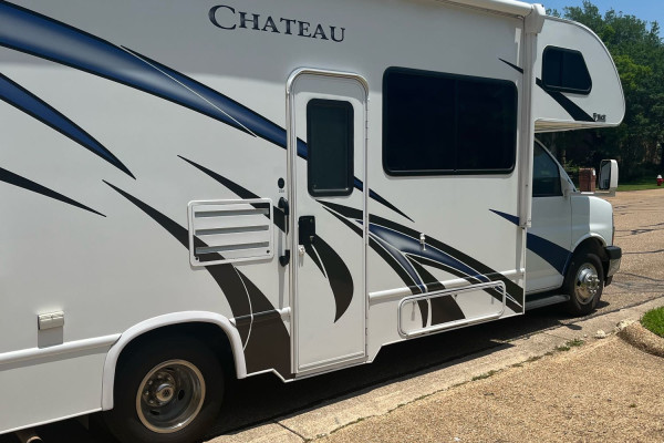 2020 Thor Chateau motor coach
