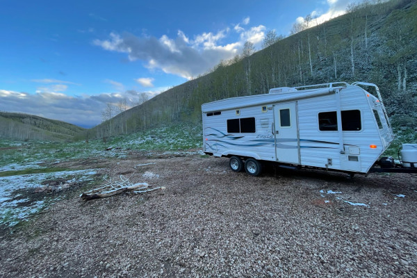 Mid-size and 1/2 ton towable 2005 Weekend Warrior 1900fk w/Solar Kit