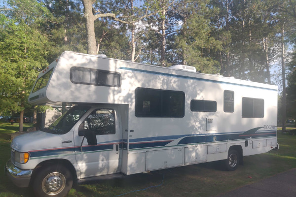 1996 Fleetwood by Tioga 29' 4 Position bike rack included!  Dogs allowed!