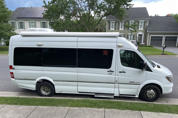 2015 Roadtrek Adventurous Class B Perfect for a small family