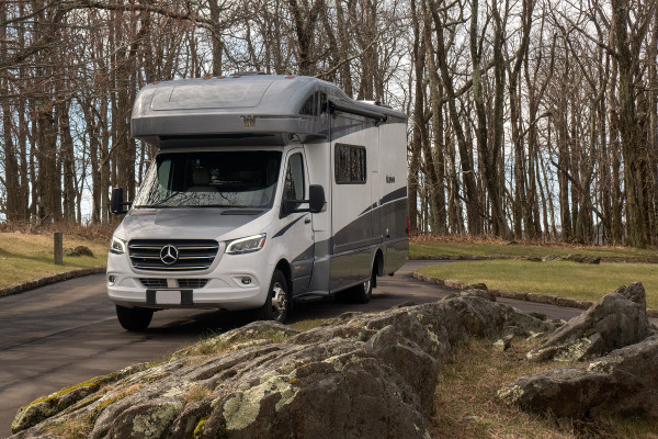 2020 Mercedes Winnebago Navion - Luxury RV