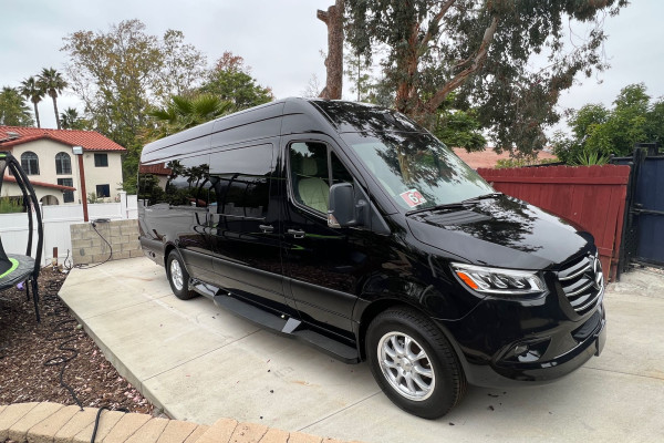 2023 Ultimate Toys Ultimate Coach