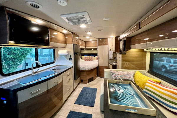 Mercedes Navion 24.5' | Smooth Ride | Luxe Interior