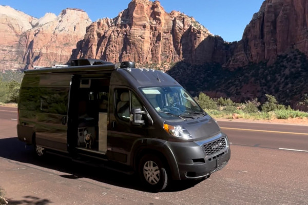 Adventure Awaits! Thor Tellaro 2022 (20L)