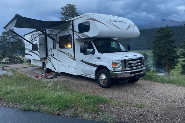 “Bunkhouse 2” for 10 with Rocky Mountain Backyard