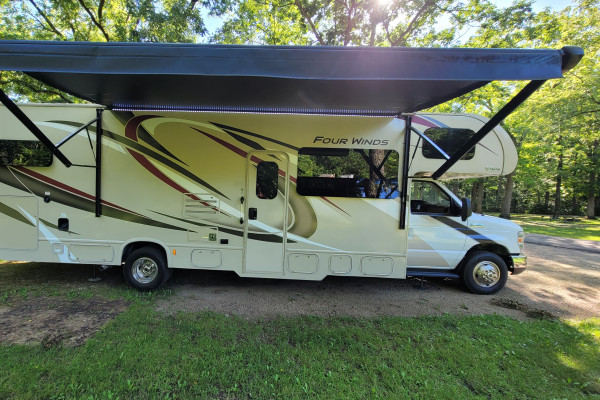 Stocked, Ready to Boondock(Dry Camp). 2019 Thor Four Winds 31E(Bunks Beds)