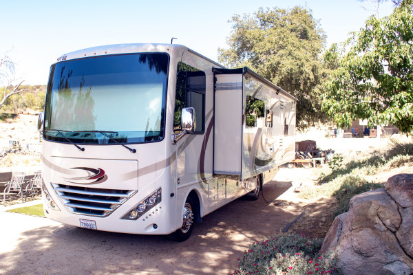 Class A Thor Hurricane - Sleeps 8 & Easy to Drive!