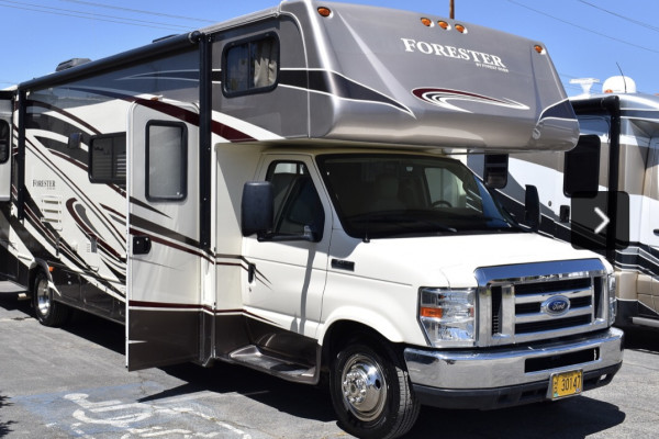 32’ Forrester, AC, Sleeps 8, two slide outs