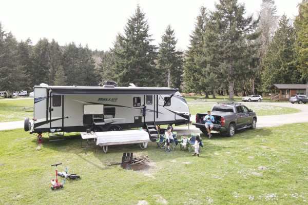 2020 Keystone RV Bullet - Lightweight & Modern Interior Design. Sleeps 10!