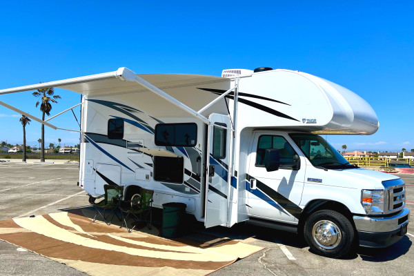 Let the fun begin!  2022 Thor Four Winds 25M