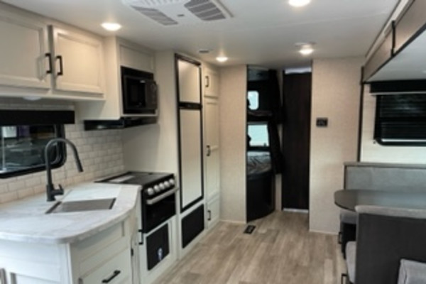 Family or Friends, this trailer is for everyone! 2023 Jayco Jay Flight