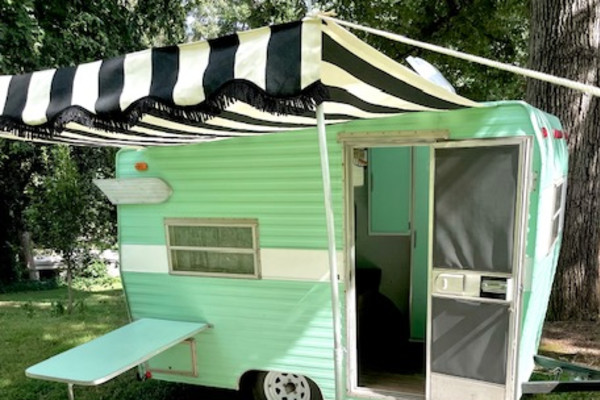 Vintage Shasta Compact Traveler