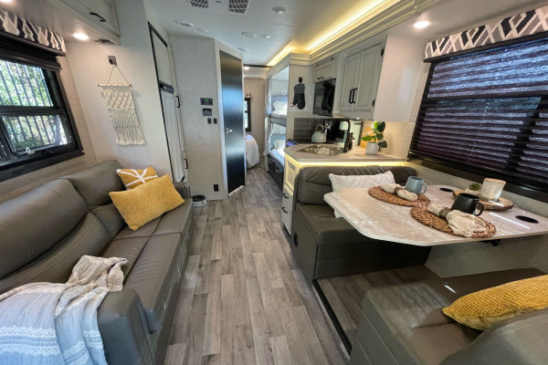 KID & PET FRIENDLY! W/BUNK HOUSE! Brand new 2022 Jayco Redhawk