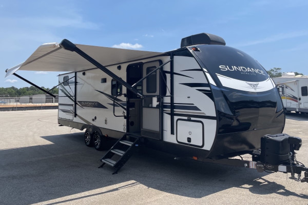Super Clean 2021 Heartland RVs Sundance Ultra Lite