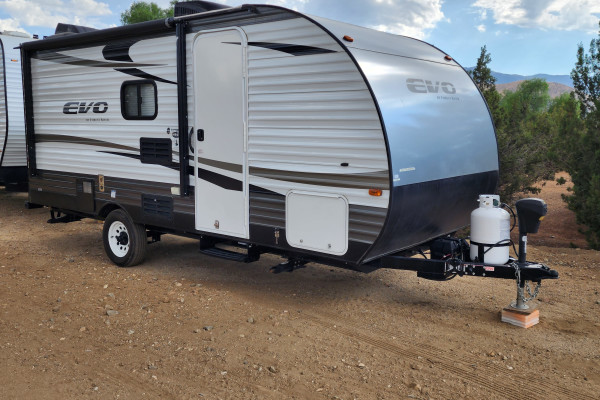 AWESOME off grid affordable light weight trailer that sleeps 5