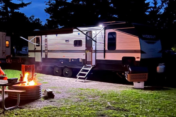 Chic Lightweight 31’ Keystone Hideout ‘22