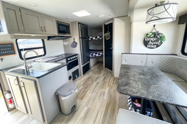 Happy Campers 2022 PrimeTime Tracer LE  Bunk w/ Slide.