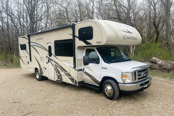 2019 Thor Chateau Sleeps 10! Indoor & Outdoor Shower!