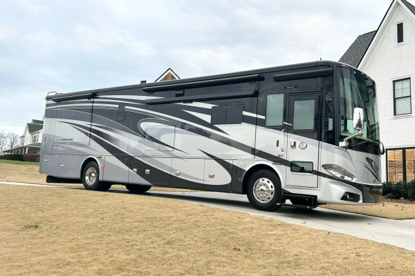 2017 Tiffin Phaeton 40 QKH - BUNKHOUSE!!!