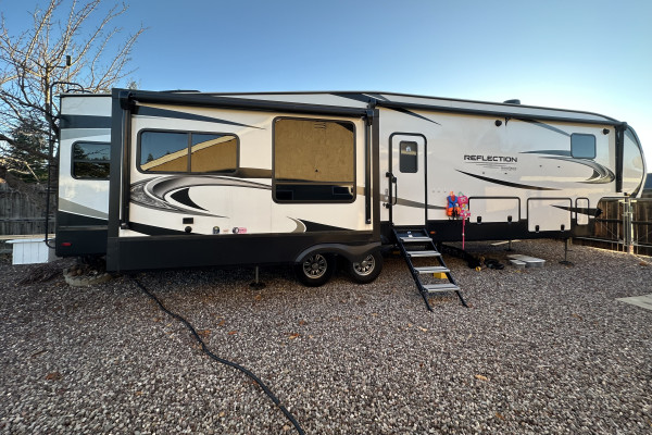 Brand New Luxury 5th Wheel- No Towing Necessary-King Bed