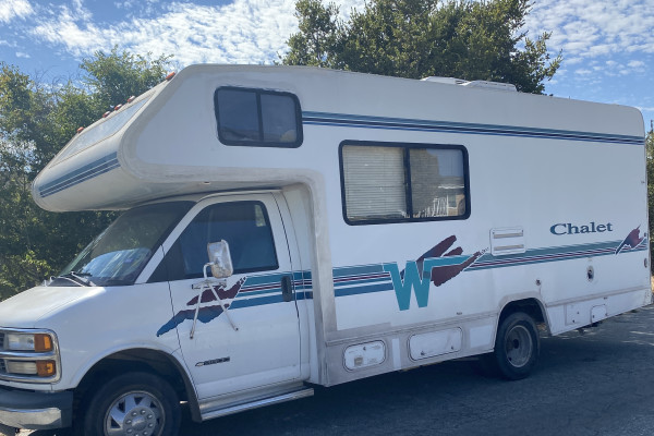 2000 Winnebago Chalet