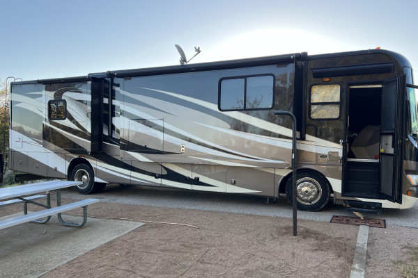 2013 Berkshire Motorhome with outdoor tv and bath and a half