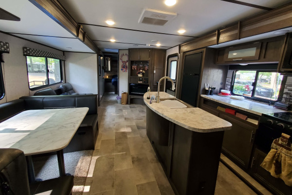 2020 Coleman, Sleeps 8