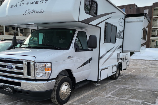 2023 East to West Entrada 2200SF