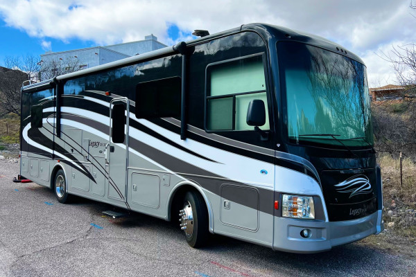 ROXANNE!  2015 Forest River Legacy Motorhome Diesel Pusher with trailer opt
