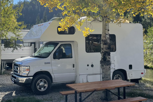 2017 Thor Majestic - Fits in a regular parking spot. Easy to drive and park