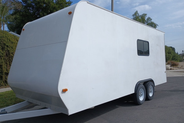 2002 Universal Enclosed Trailer
