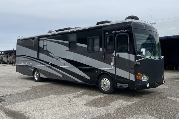 2006 Fleetwood Excursion 39'